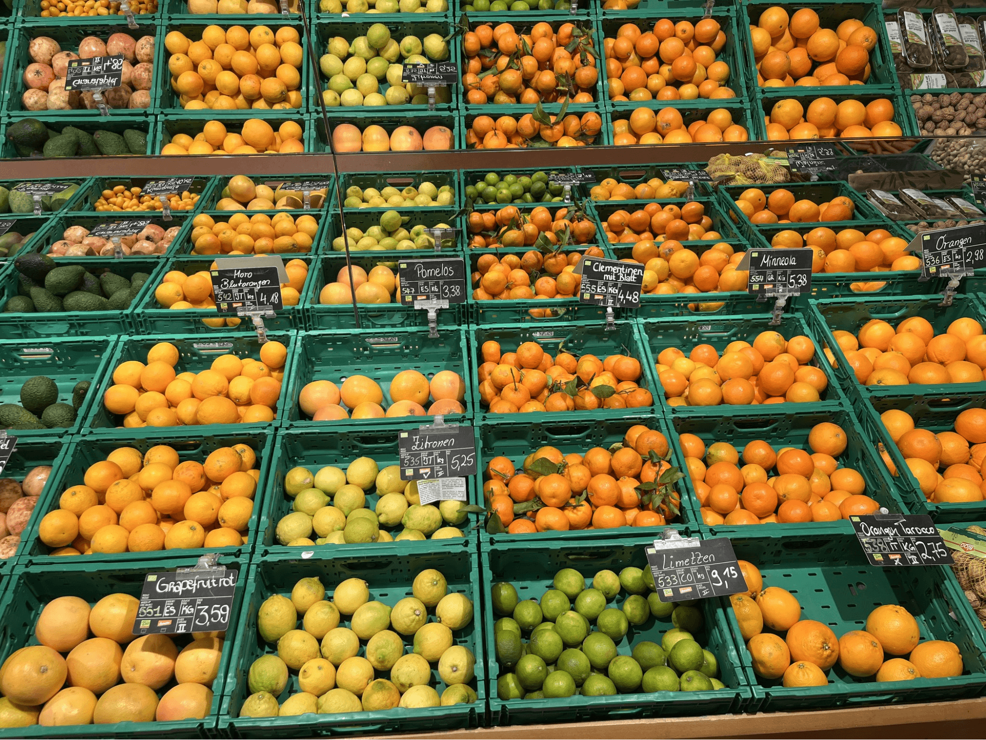 citrus fruits in the shop